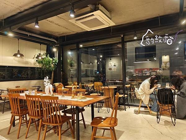 【釜山賞櫻】CAFE ITTI카페이띠 與櫻花樹相依偎，無距