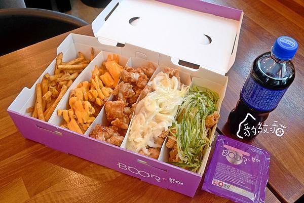 釜山西面美食 BOOR부어치킨 紫色招牌搶眼，四味炸雞好滋味