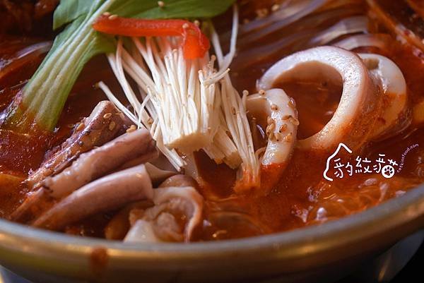 【釜山美食】구워삶기烤了又煮 西面特色辣烤肉，鮮嫩魷魚與醃燻