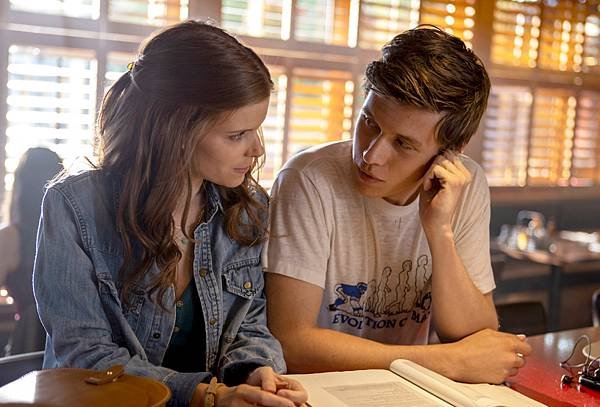 a-teacher-fx-hulu-kate-mara-nick-robinson.jpg