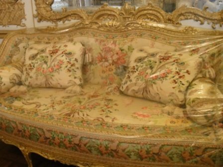 D3_16 Queen Marie&apos;s sofa.JPG