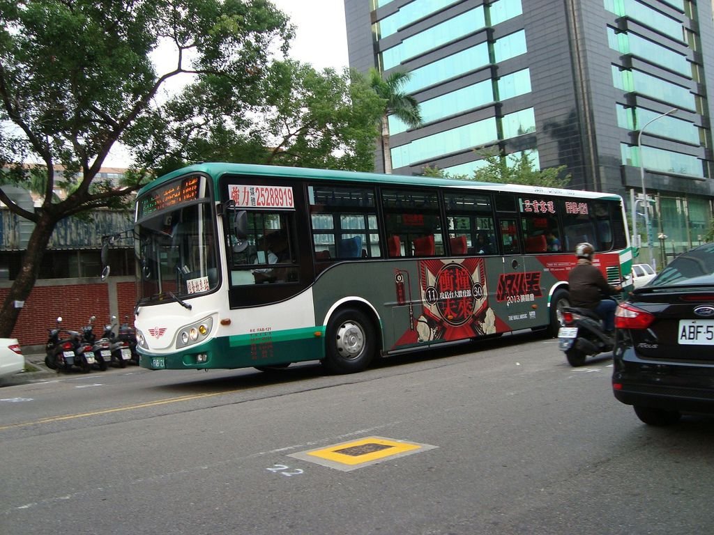 BUS01.JPG