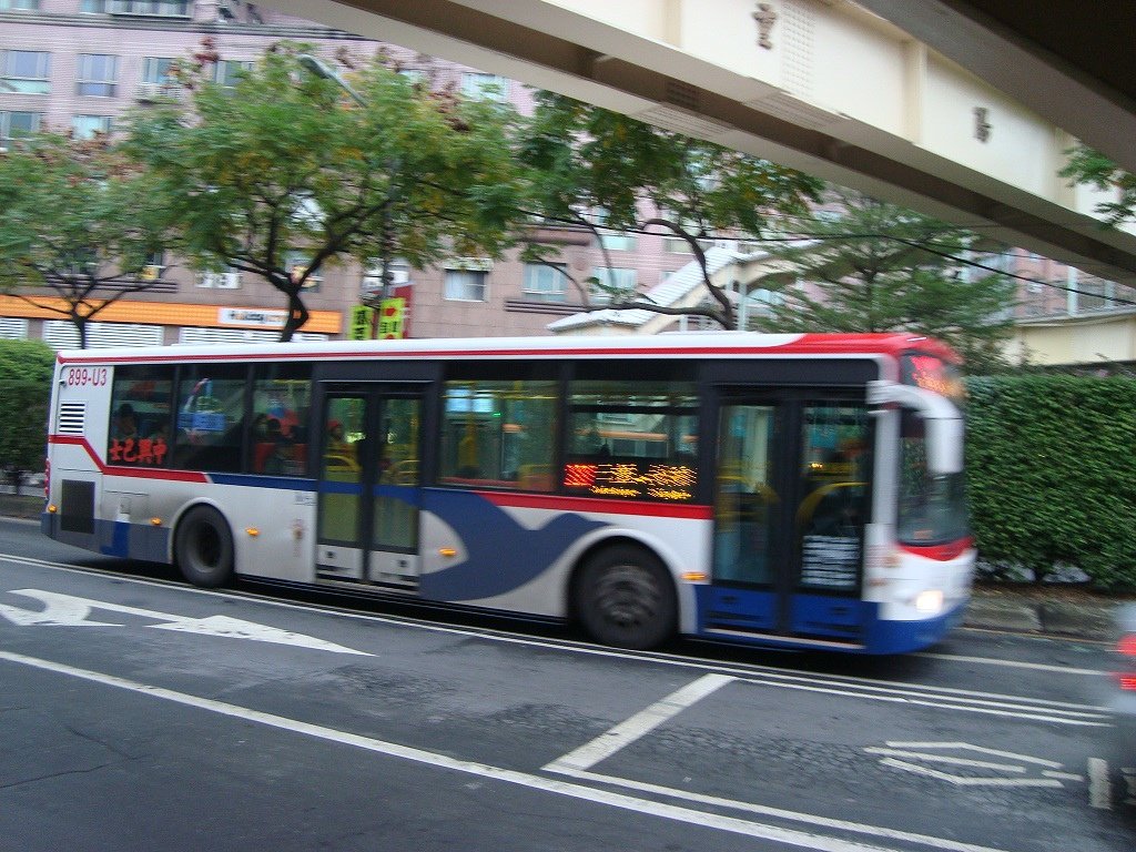 BUS05.JPG