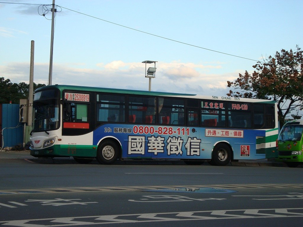 BUS04.JPG