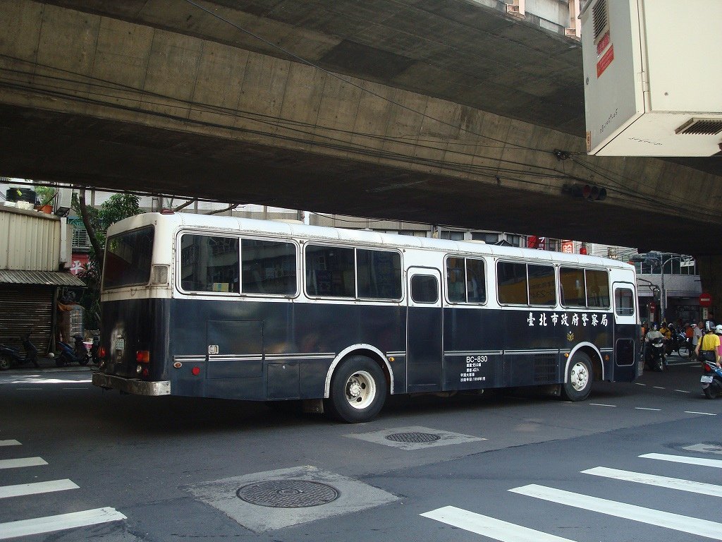 警BUS-01.JPG