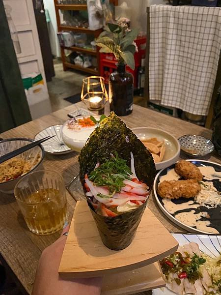 夜市裡的餐酒館~ 語你。酒食製作~ 新鮮水果調酒，精緻餐點