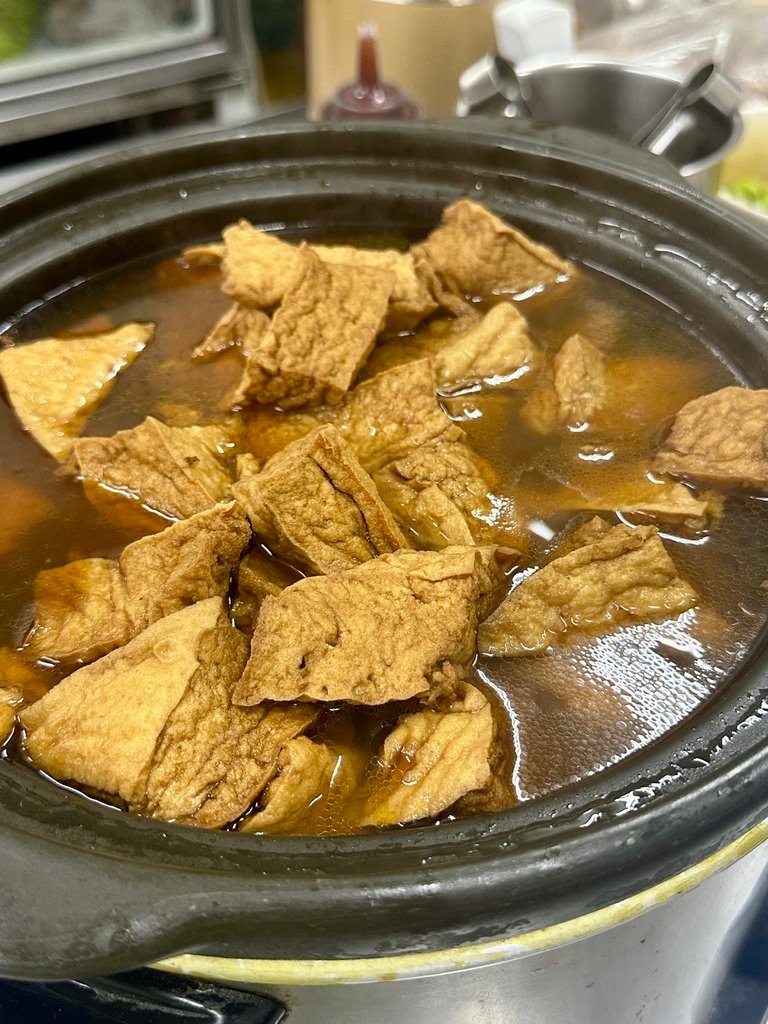 永和樂華夜市『鐘點棧當歸鴨．鴨肉飯專賣店』當歸湯頭很讚！中午