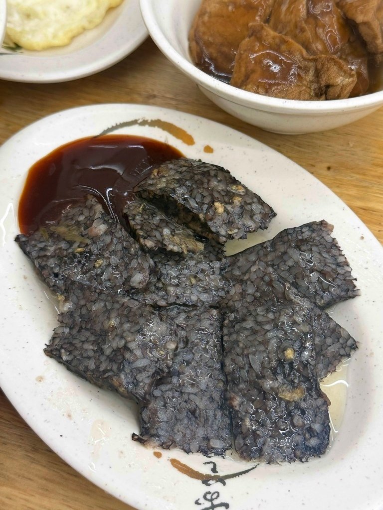 永和樂華夜市『鐘點棧當歸鴨．鴨肉飯專賣店』當歸湯頭很讚！中午