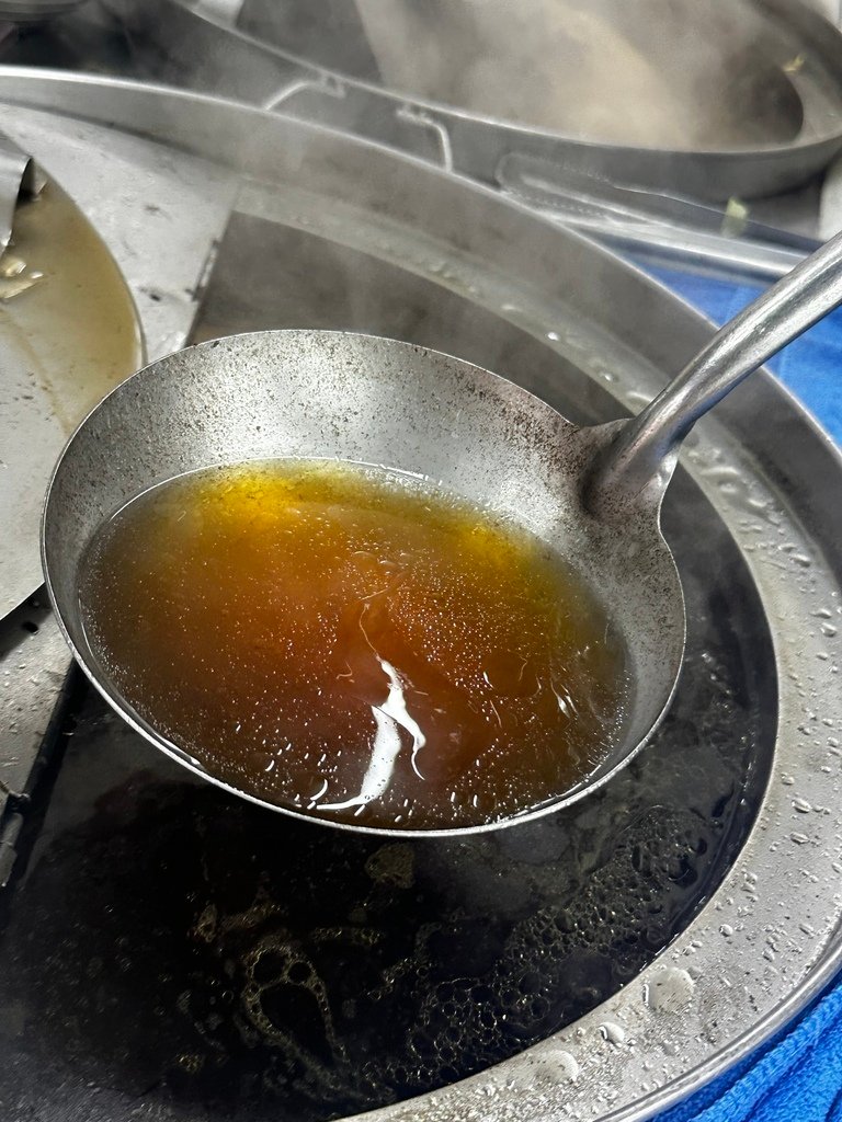 永和樂華夜市『鐘點棧當歸鴨．鴨肉飯專賣店』當歸湯頭很讚！中午