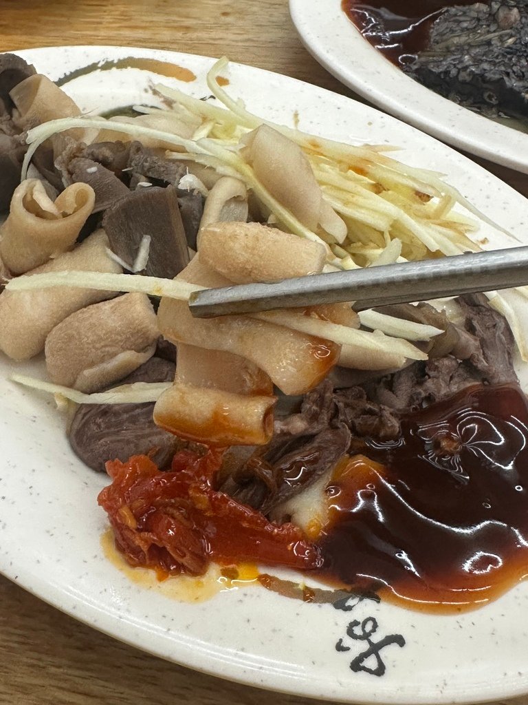 永和樂華夜市『鐘點棧當歸鴨．鴨肉飯專賣店』當歸湯頭很讚！中午