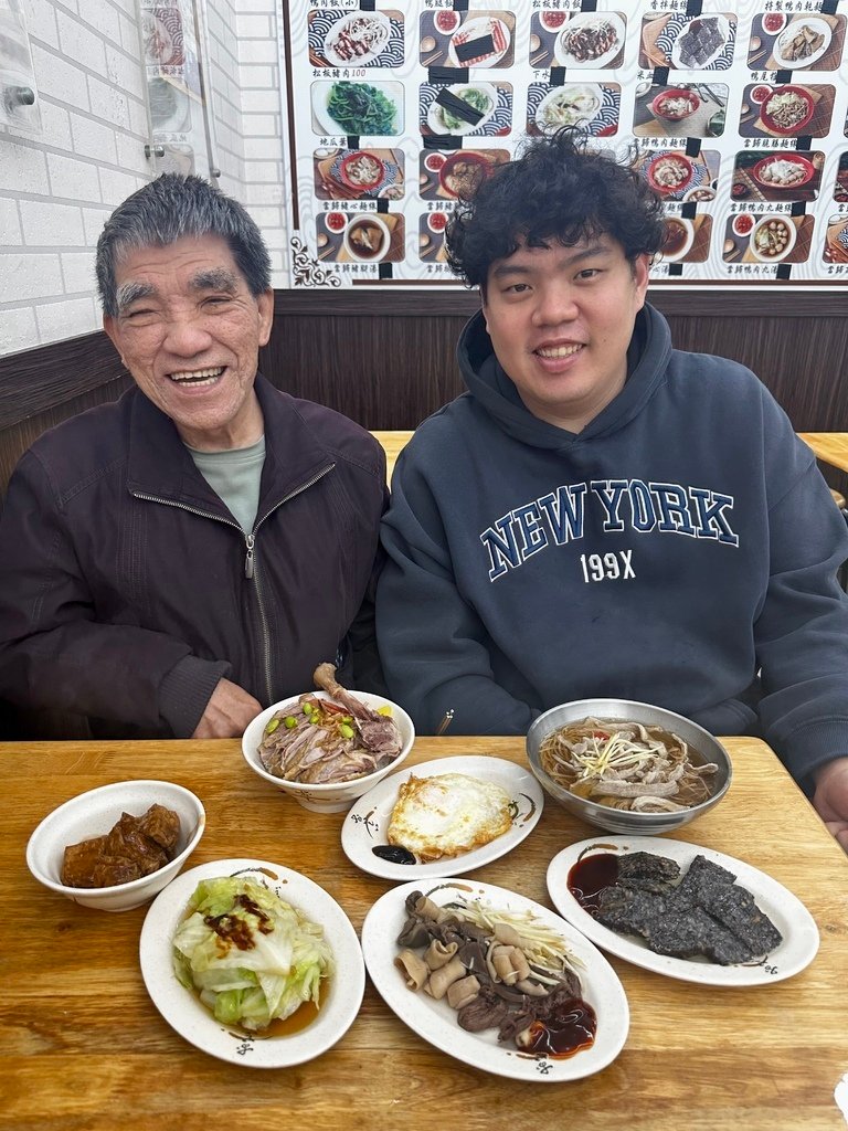 永和樂華夜市『鐘點棧當歸鴨．鴨肉飯專賣店』當歸湯頭很讚！中午