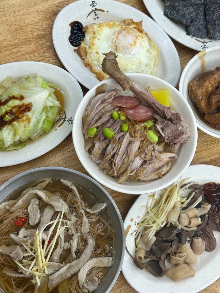 永和樂華夜市『鐘點棧當歸鴨．鴨肉飯專賣店』當歸湯頭很讚！中午