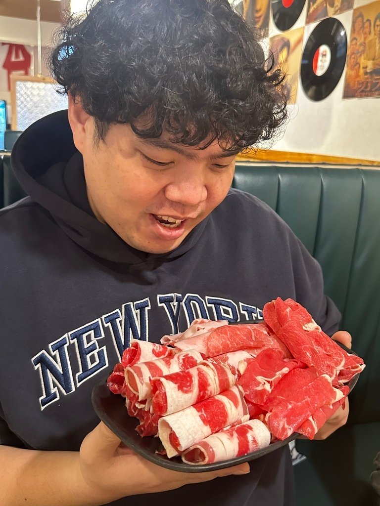 中和『何家香香』麻辣鴛鴦鍋吃到飽$499起！自助吧~肉片、肥