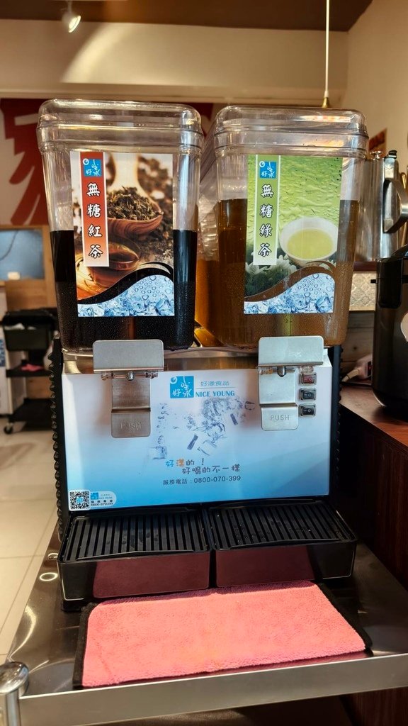 中和『何家香香』麻辣鴛鴦鍋吃到飽$499起！自助吧~肉片、肥