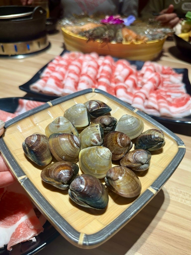 新北中和『匯川暖心鍋物』屠蝦計畫！蝦蝦抵家啦！豬肉也很無敵！