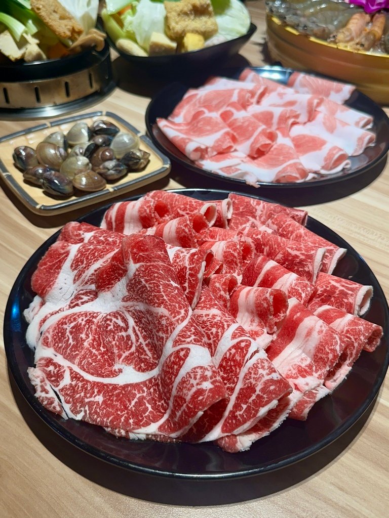 新北中和『匯川暖心鍋物』屠蝦計畫！蝦蝦抵家啦！豬肉也很無敵！