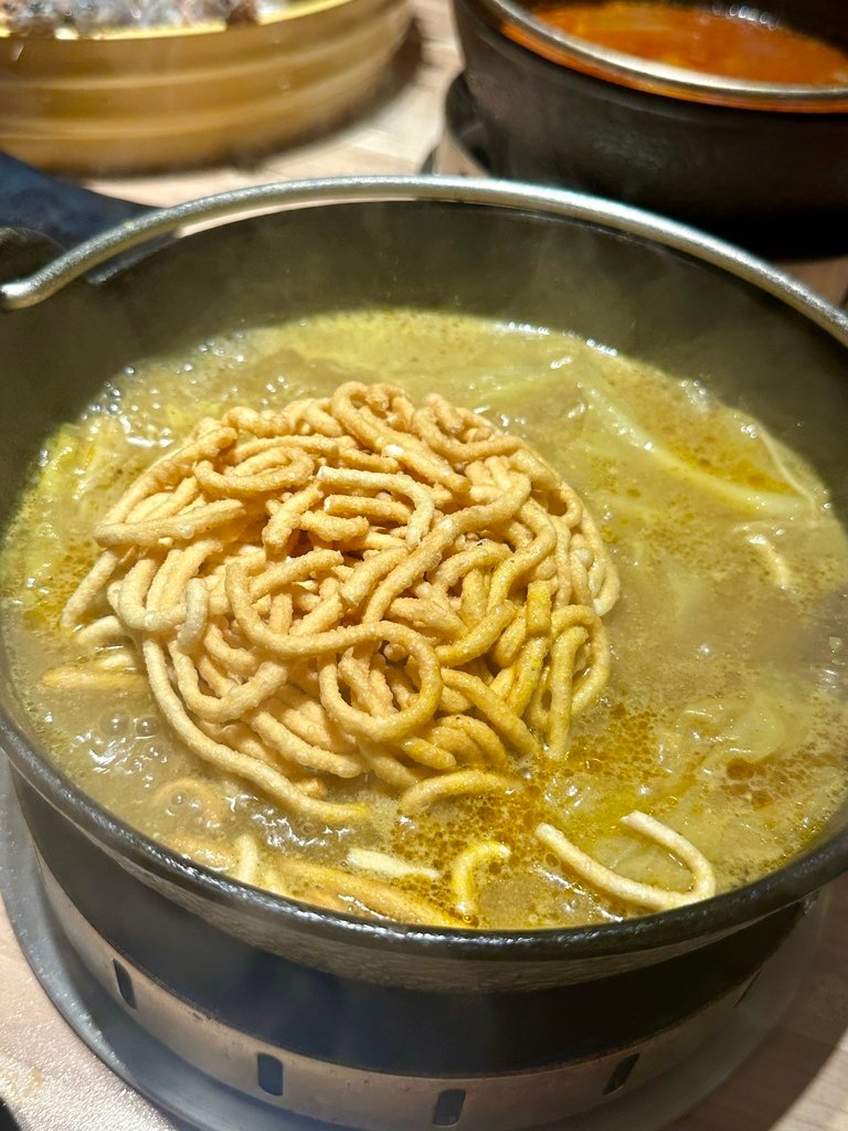 新北中和『匯川暖心鍋物』屠蝦計畫！蝦蝦抵家啦！豬肉也很無敵！