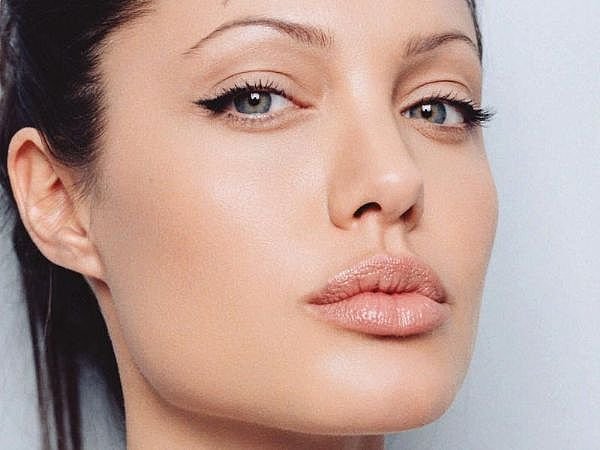 angelina-jolie-eyeliner
