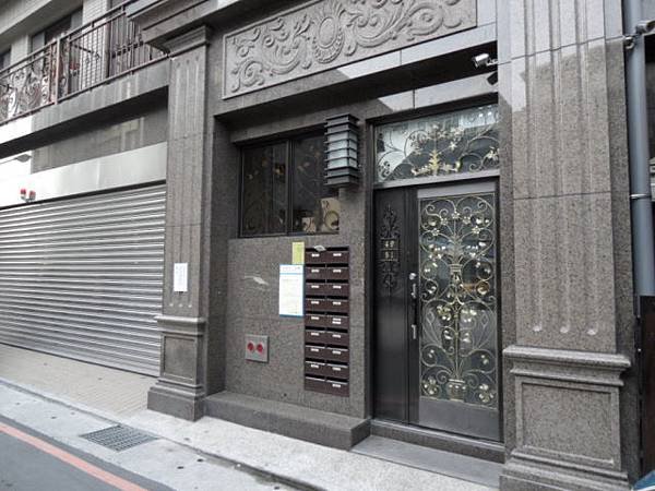 新店租屋 捷運新店區公所站 全新電梯三房