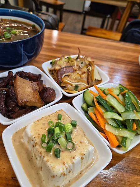 肥滋滋牛肉麵專賣店，專業製作的牛筋。