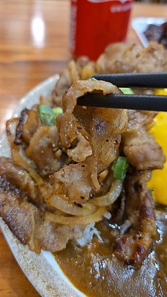肥滋滋牛肉麵專賣店，專業製作的牛筋。
