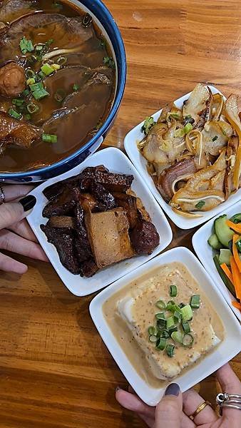 肥滋滋牛肉麵專賣店，專業製作的牛筋。
