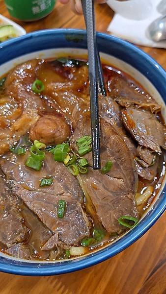 肥滋滋牛肉麵專賣店，專業製作的牛筋。
