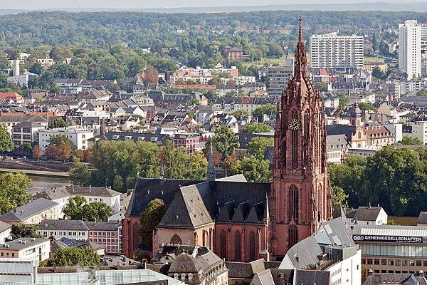 1280px-Frankfurt_Am_Main-St_Bartholomaeus-Ansicht_vom_Nextower-20110812