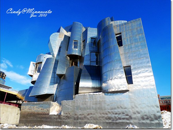 Frederick R Weisman Art Museum-01.jpg