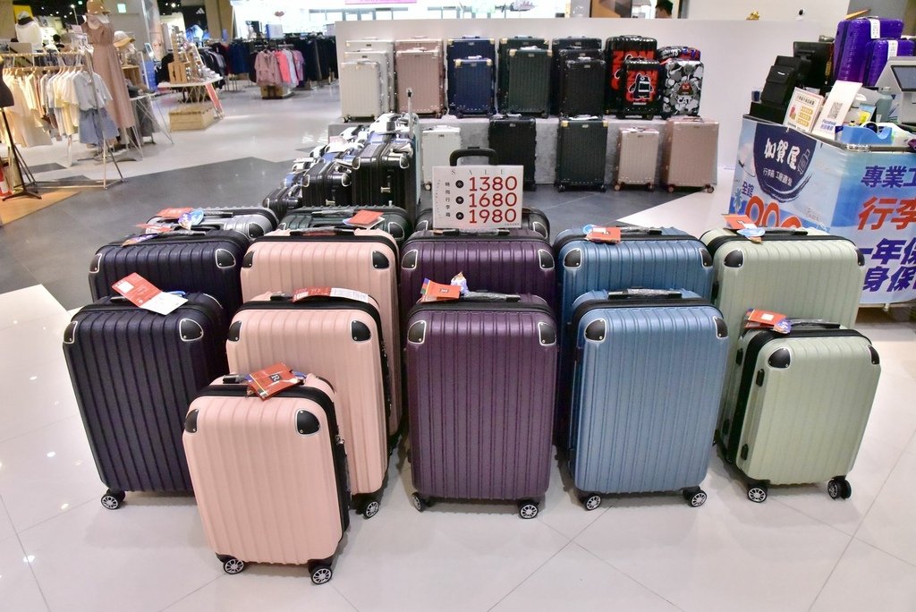 台中行李箱特賣會｜秀泰生活台中站前店一館 登機箱、胖胖箱、鋁