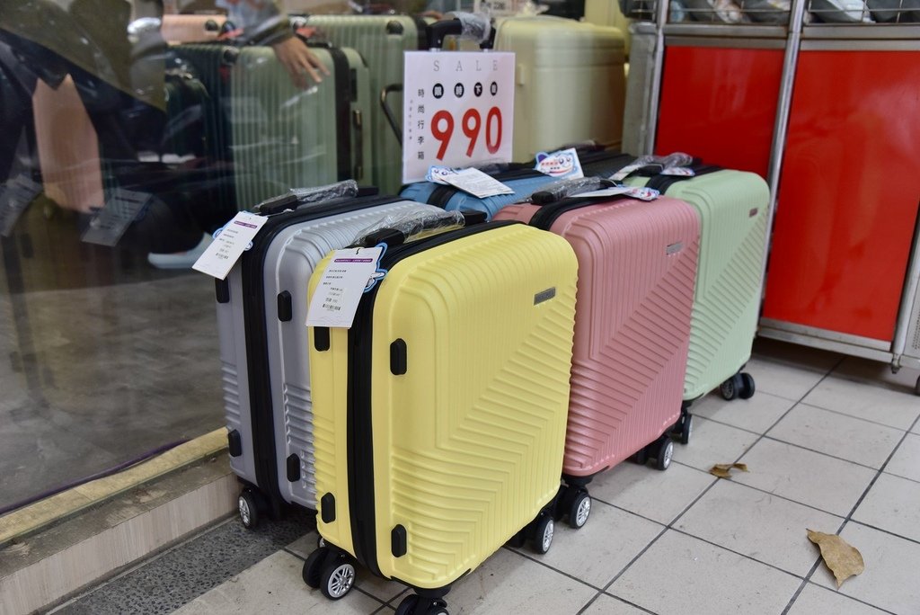 台中行李箱特賣會｜ 登機箱、胖胖箱、鋁框箱，上掀式行李箱 工