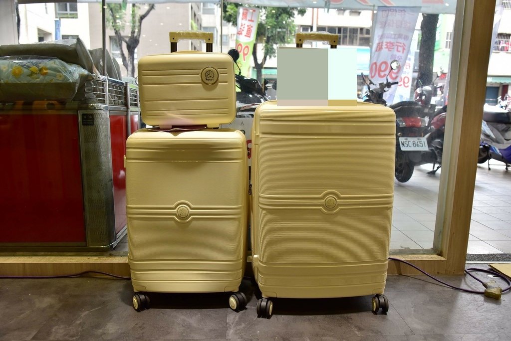 台中行李箱特賣會｜ 登機箱、胖胖箱、鋁框箱，上掀式行李箱 工