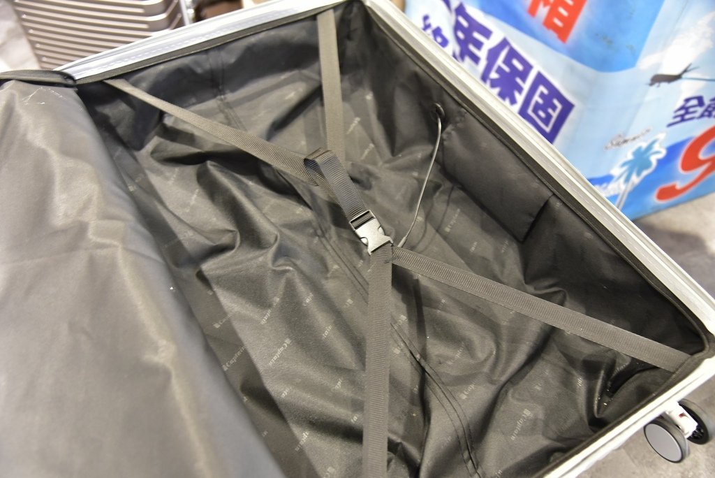 台中行李箱特賣會｜ 登機箱、胖胖箱、鋁框箱，上掀式行李箱 工