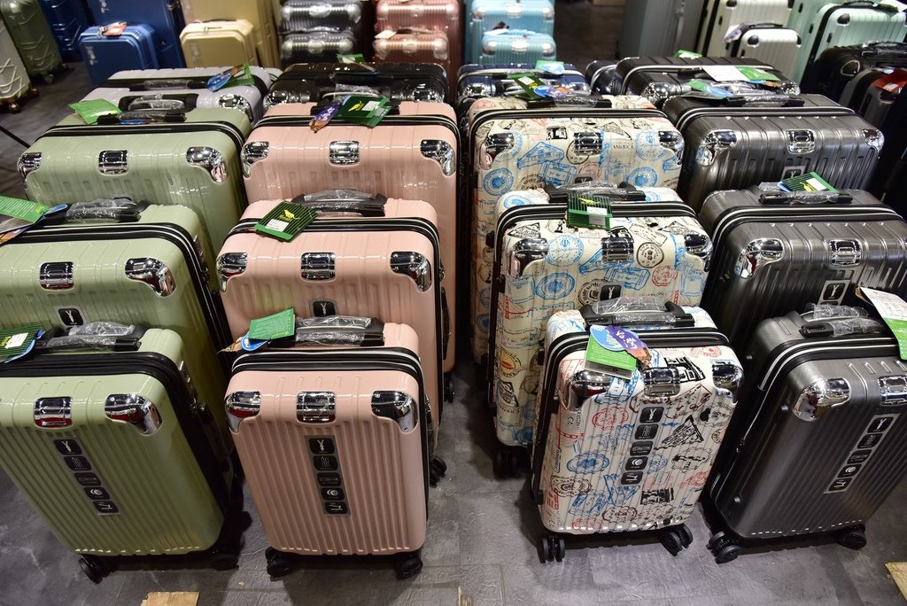 台中行李箱特賣會｜ 登機箱、胖胖箱、鋁框箱，上掀式行李箱 工