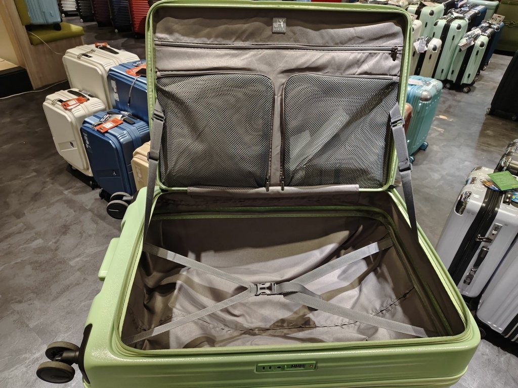 台中行李箱特賣會｜ 登機箱、胖胖箱、鋁框箱，上掀式行李箱 工