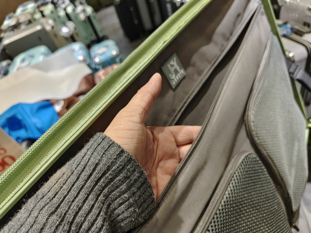 台中行李箱特賣會｜ 登機箱、胖胖箱、鋁框箱，上掀式行李箱 工