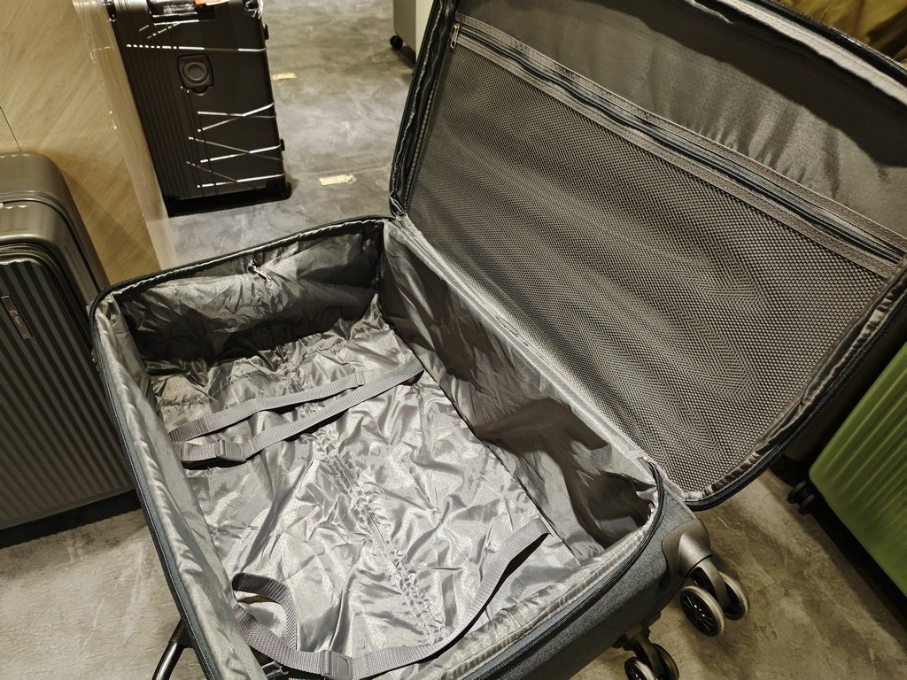 台中行李箱特賣會｜ 登機箱、胖胖箱、鋁框箱，上掀式行李箱 工
