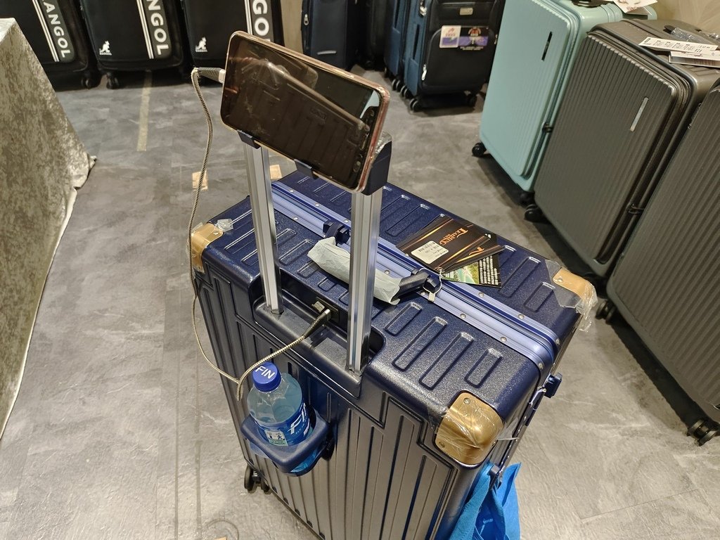 台中行李箱特賣會｜ 登機箱、胖胖箱、鋁框箱，上掀式行李箱 工