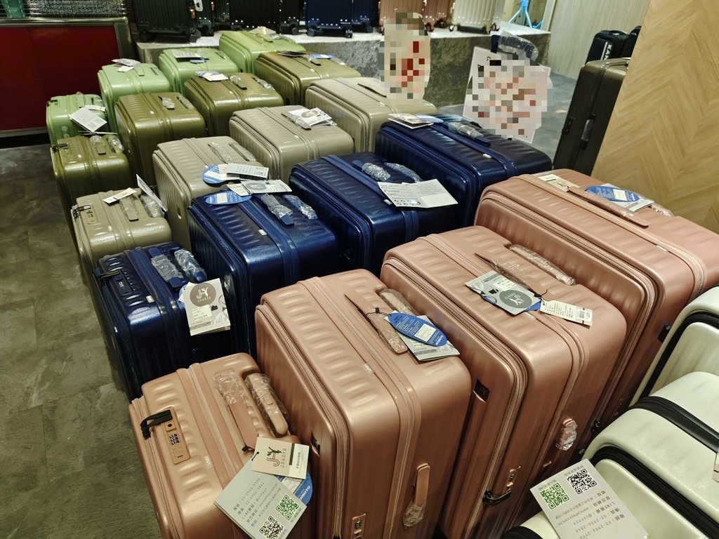 台中行李箱特賣會｜ 登機箱、胖胖箱、鋁框箱，上掀式行李箱 工
