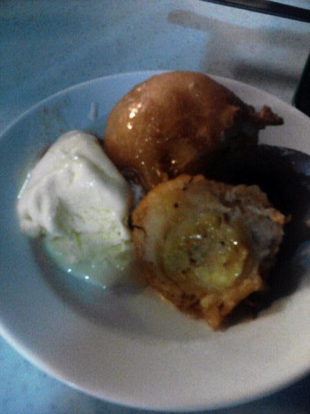 banana fritter with ais cream.jpg