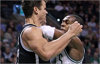 rondo-humphries-fight-nba-nationalturk-0455