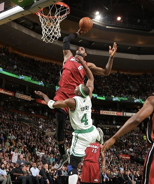 lebron-dunking-on-jason-terry