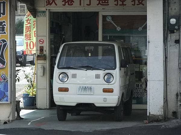 MITSUBISHI MINICAB 550