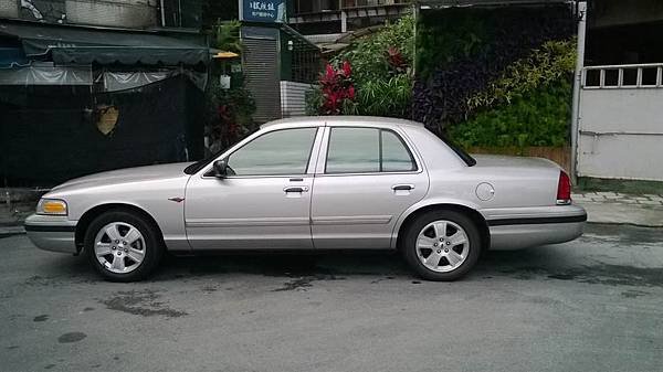 FORD CROWN VICTORIA (19)