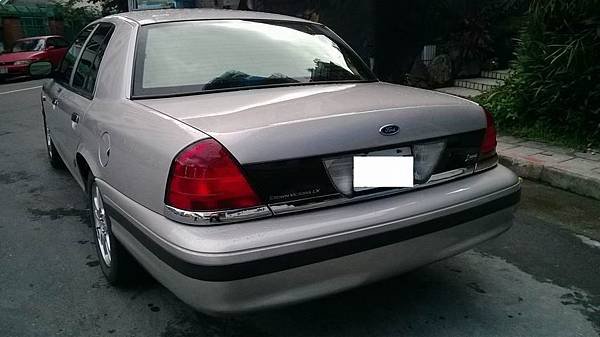 FORD CROWN VICTORIA (16)