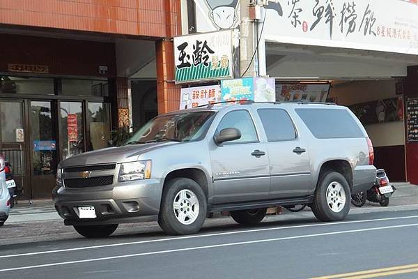 CHEVROLET SUBURBAN
