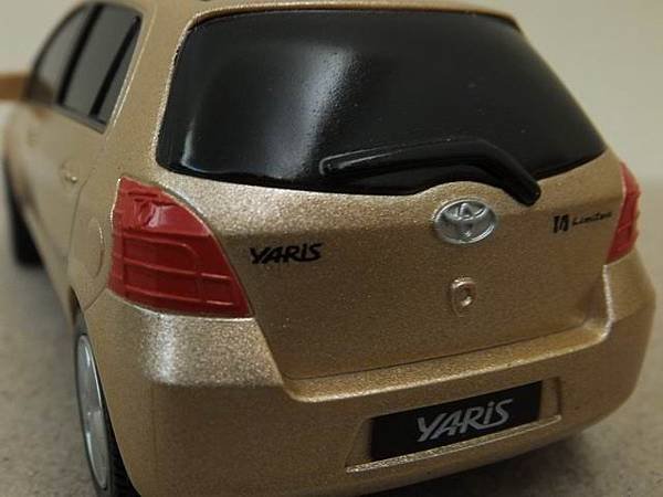 TOYOTA YARIS (6)