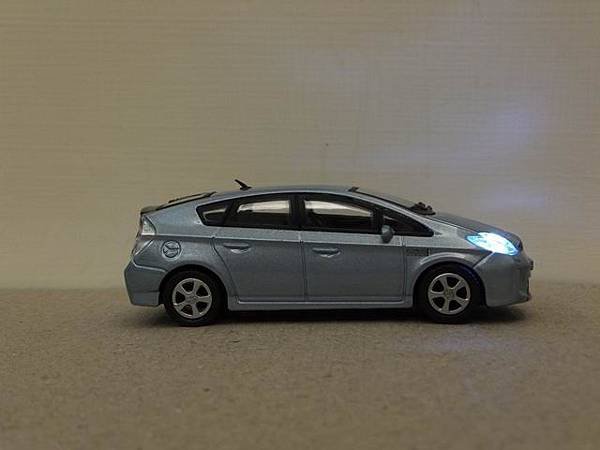 TOYOTA PRIUS III PHEV (9)