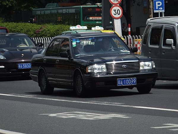 TOYOTA S132 CROWN Sedan (Y3)