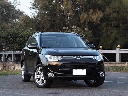 MITSUBISHI OUTLANDER III (11).JPG